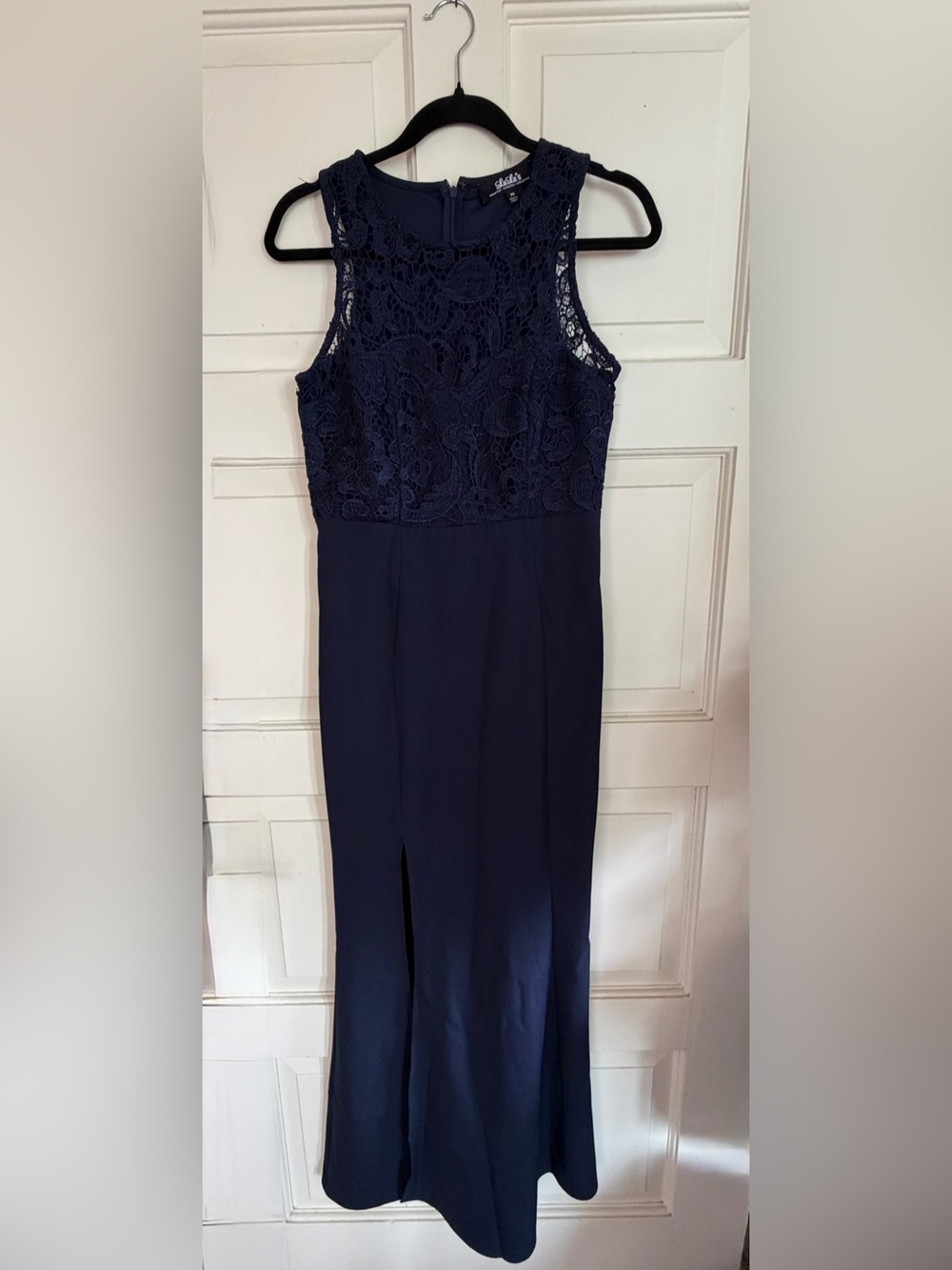 Long lace dress high slit